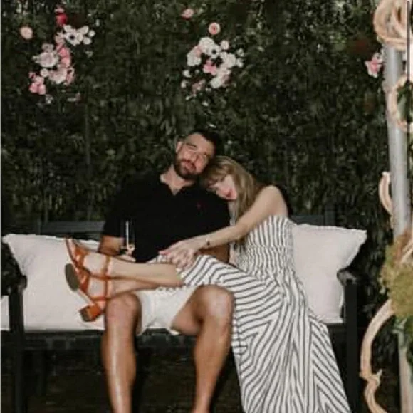 Ralph Lauren Taylor Swift engagement dress - Picture 2 of 8